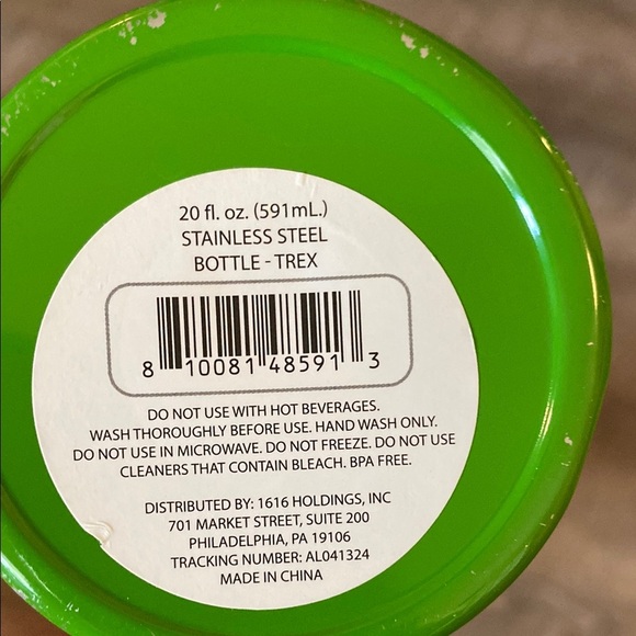 Dinosaur-Themed Green Reptile Water Bottle - Picture 2 of 7